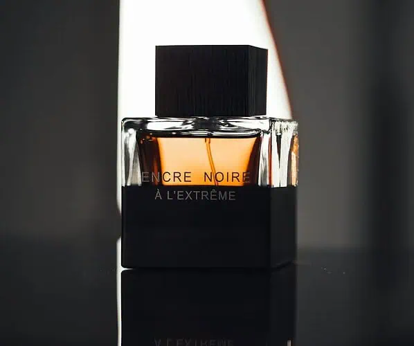 Próbki perfum męskich – jak testować zapachy przed zakupem pełnego flakonu?