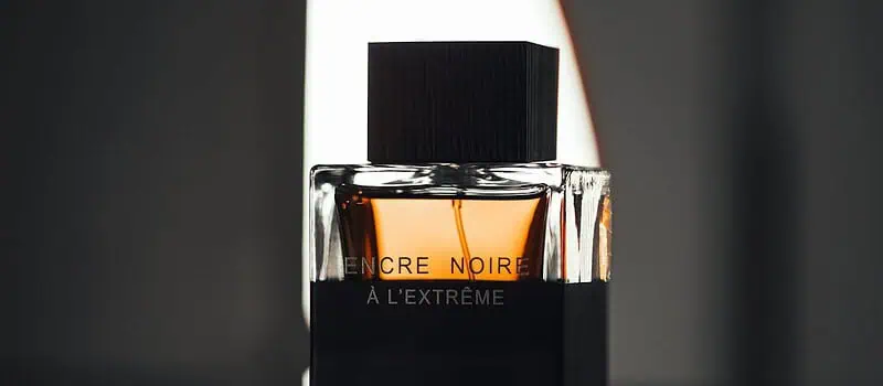 Próbki perfum męskich – jak testować zapachy przed zakupem pełnego flakonu?