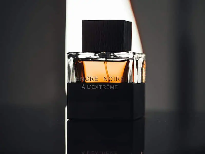 Próbki perfum męskich – jak testować zapachy przed zakupem pełnego flakonu?